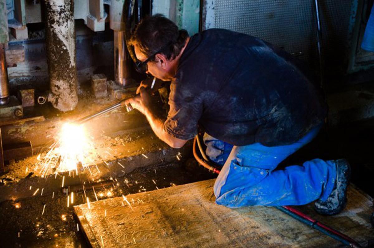 62d6439a3b105_images_large